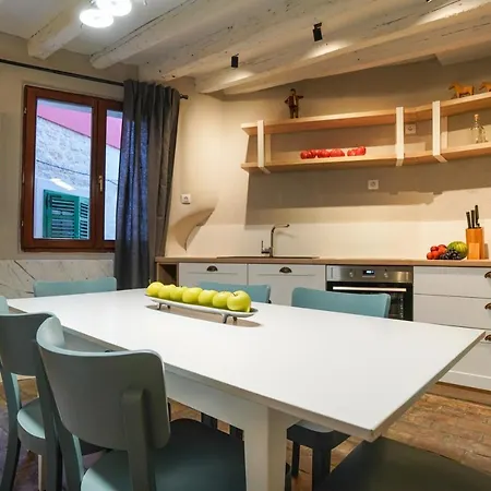 Deluxe Casa Flores With Sea View & Terrace Apartment Rovinj