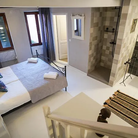 Deluxe Casa Flores With Sea View & Terrace ロヴィニ