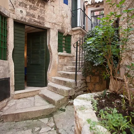 Deluxe Casa Flores With Sea View & Terrace Rovinj