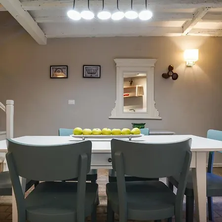 Deluxe Casa Flores With Sea View & Terrace Апартаменты *